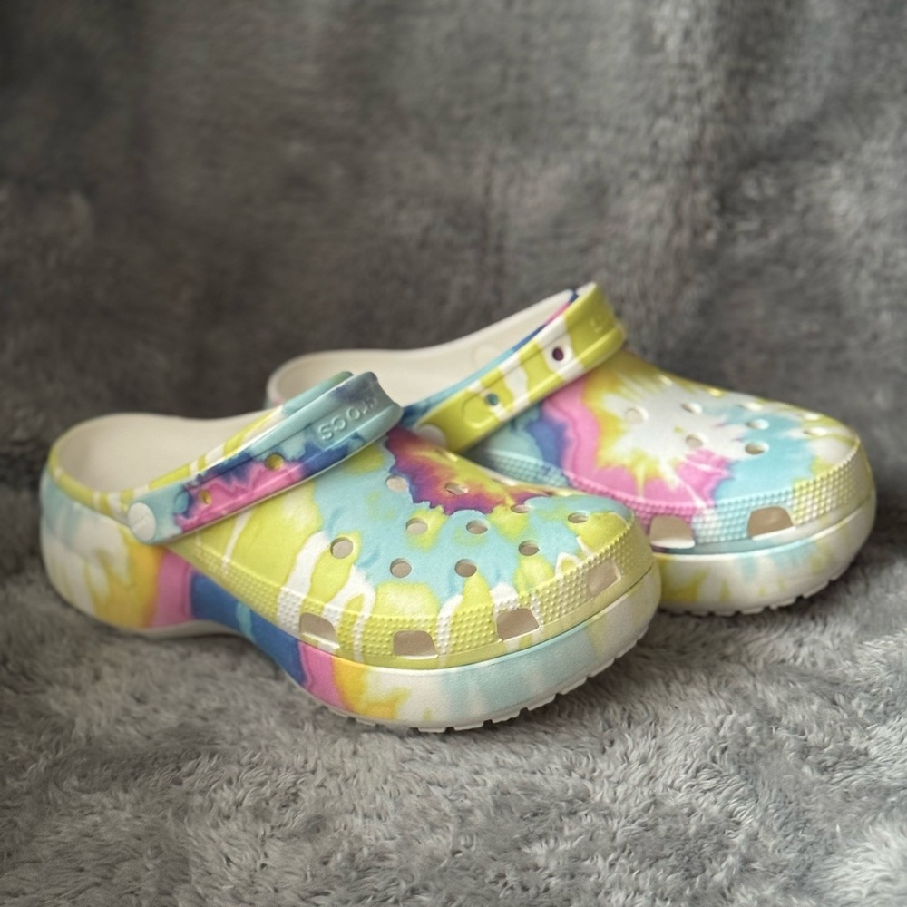 Crocs Platform Tie-Dye Graphic Clog